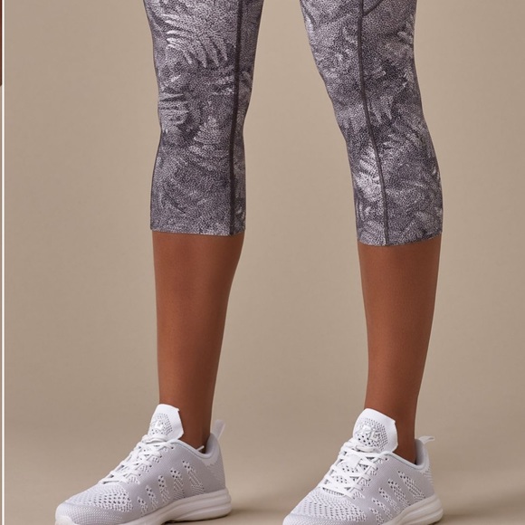 Lululemon Fast & Free Crop (19")
Kindred Spirit Alpine White Multi Size 6 - Picture 11 of 16